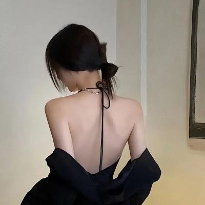 隔楼女孩：我们之间的层距